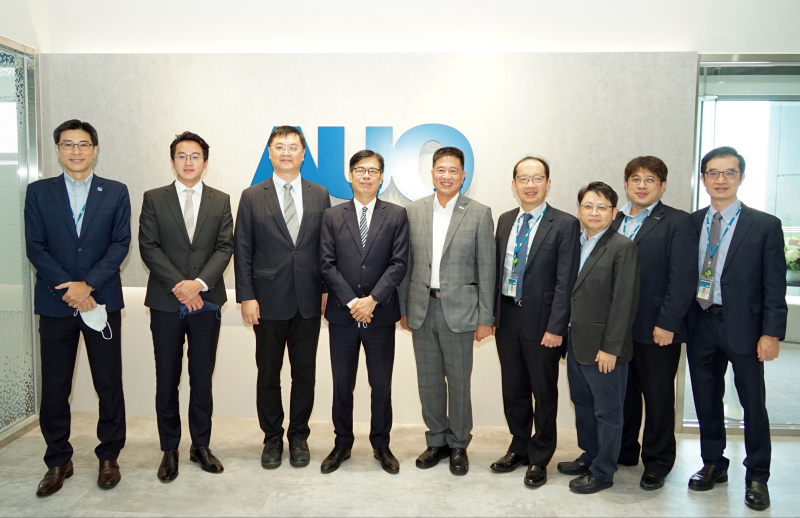 DB真人光電前進亞灣成立「AUO解決方案研發中心」，作為多元場域解決方案研發及試驗場域（圖中左為高雄市長陳其邁、圖中右為DB真人光電董事長彭双浪）